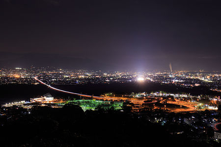 富士市内の夜景を望む