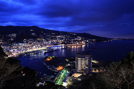 熱海港を中心とした夜景