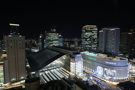 JR大阪駅・ヨドバシ梅田方面を望む