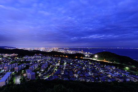 高倉台の住宅街と神戸夜景
