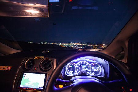 車内から夜景を観賞する