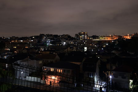菊名エリアの住宅街夜景を眺める