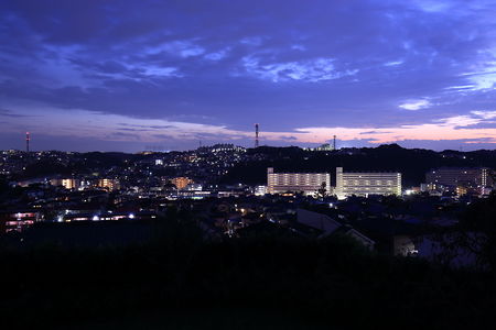 日没後の上星川駅方面の夜景