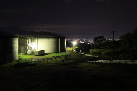 配水池と上大井駅方面の夜景
