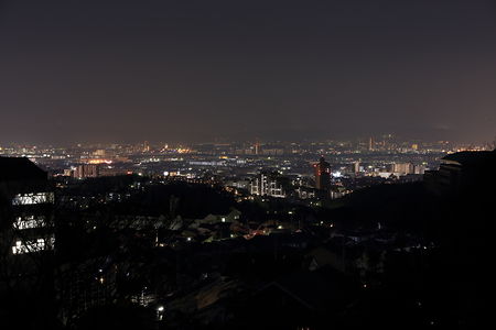 大阪薬科大学と高槻市の夜景