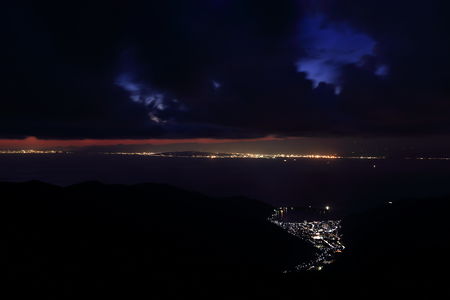 戸田地区と富士市方面の夜景（西北西方向）