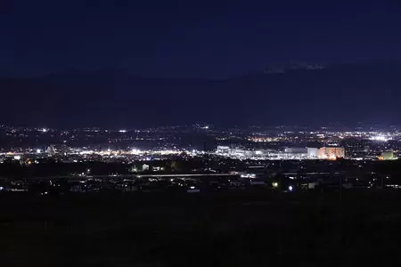 アルプス展望しののめの道の夜景（長野県塩尻市）