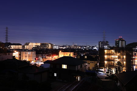 高田東の住宅街の夜景