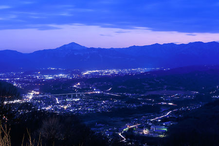 武甲山と秩父方面の夜景